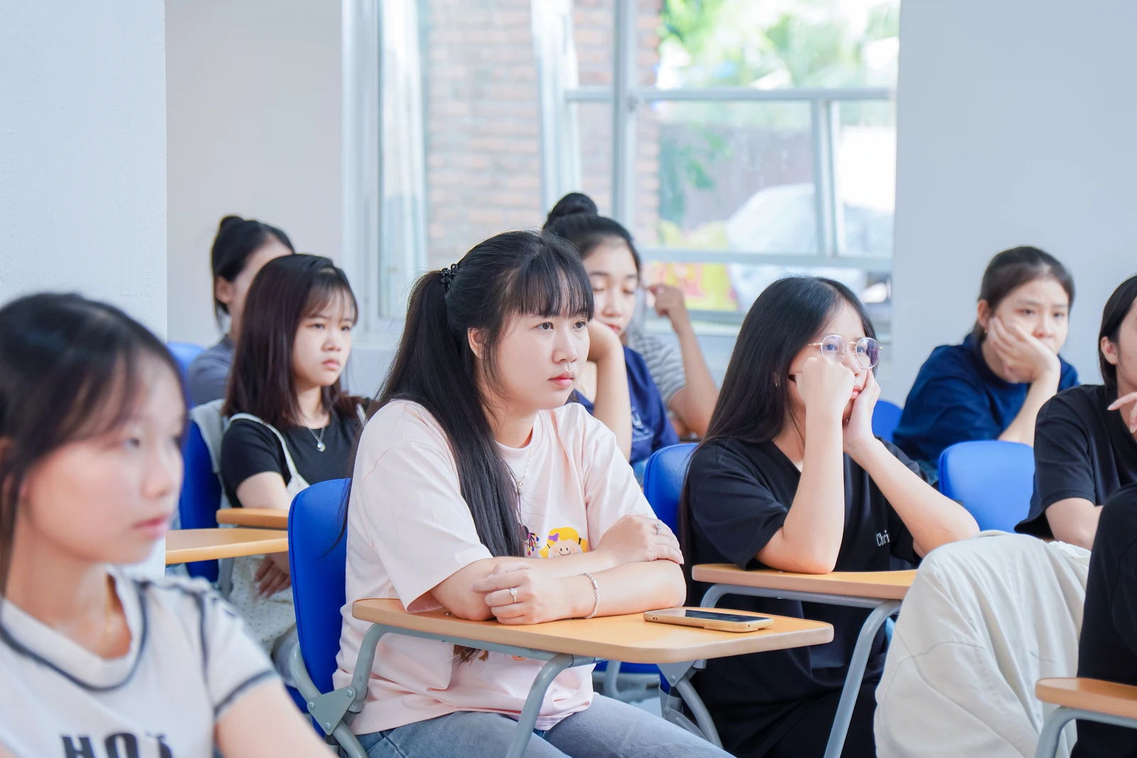 TÂN SINH VIÊN K26 ĐƯỢC HƯỚNG DẪN ỨNG DỤNG AI TRONG HỌC TẬP