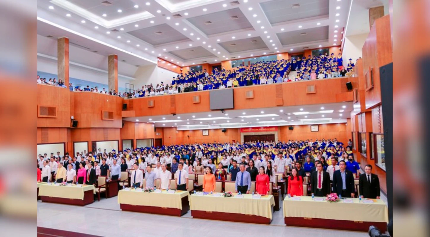 Trường Cao Đẳng Đại Việt Sài Gòn Khai Giảng Năm Học Mới Và Trao Bằng Tốt Nghiệp | Trường Cao Đẳng Miền Trung