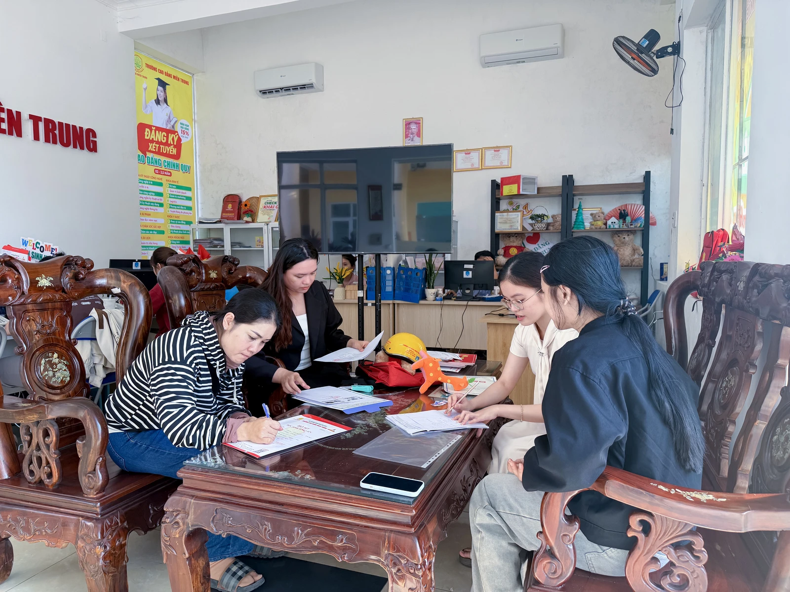 CAO ĐẲNG MIỀN TRUNG TIẾP TỤC ĐÓN TÂN SINH VIÊN K26 TRONG ĐỢT NHẬP HỌC CUỐI