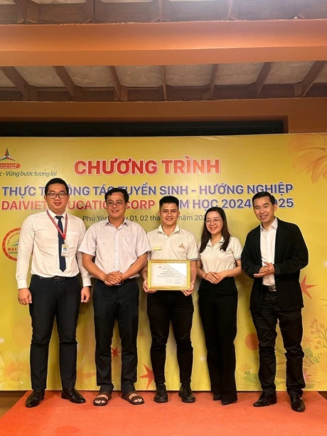 Hội Nghị Tổng Kết Tuyển Sinh 2024 Và Định Hướng 2025