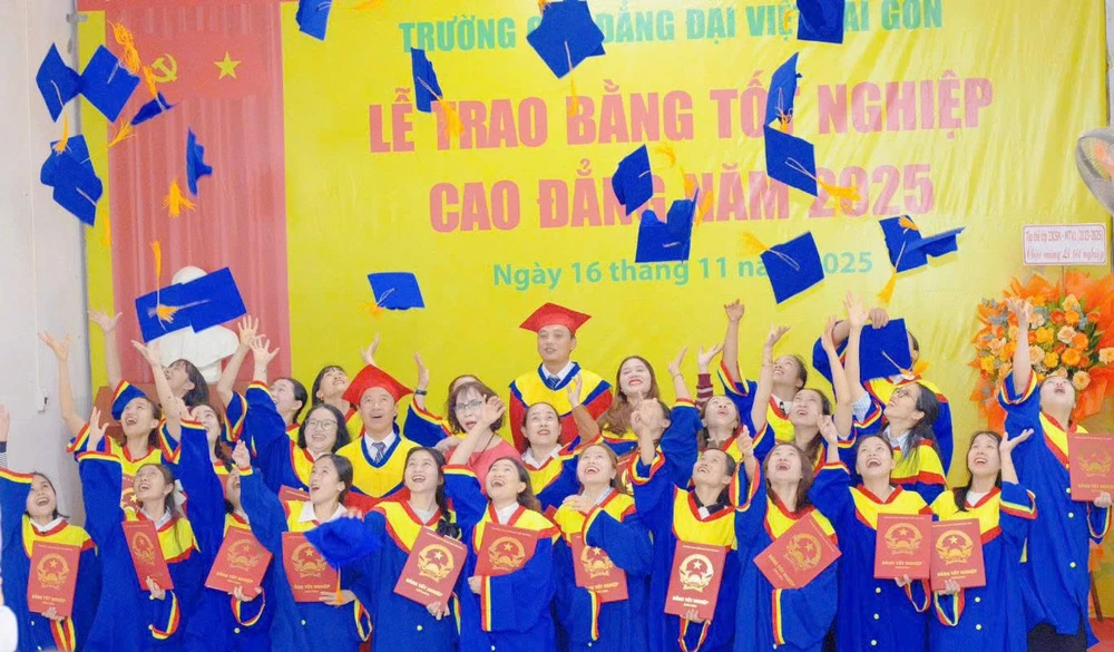 Lễ Trao Bằng Tốt Nghiệp 2025 | Trường Cao Đẳng Miền Trung – Khởi Đầu Hành Trình Mới