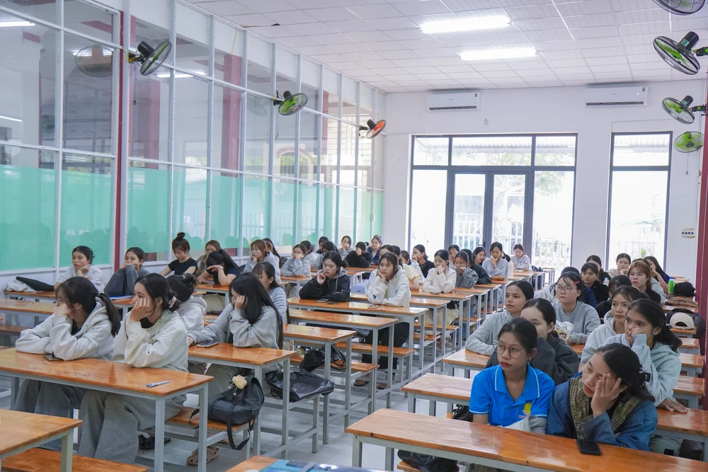 Tân Sinh Viên K26 Trường Cao Đẳng Miền Trung Tìm Hiểu Quy Chế Đào Tạo