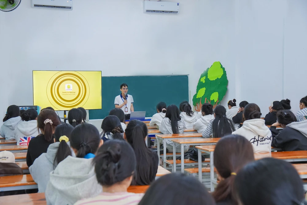 Tân Sinh Viên K26 Trường Cao Đẳng Miền Trung Tìm Hiểu Quy Chế Đào Tạo