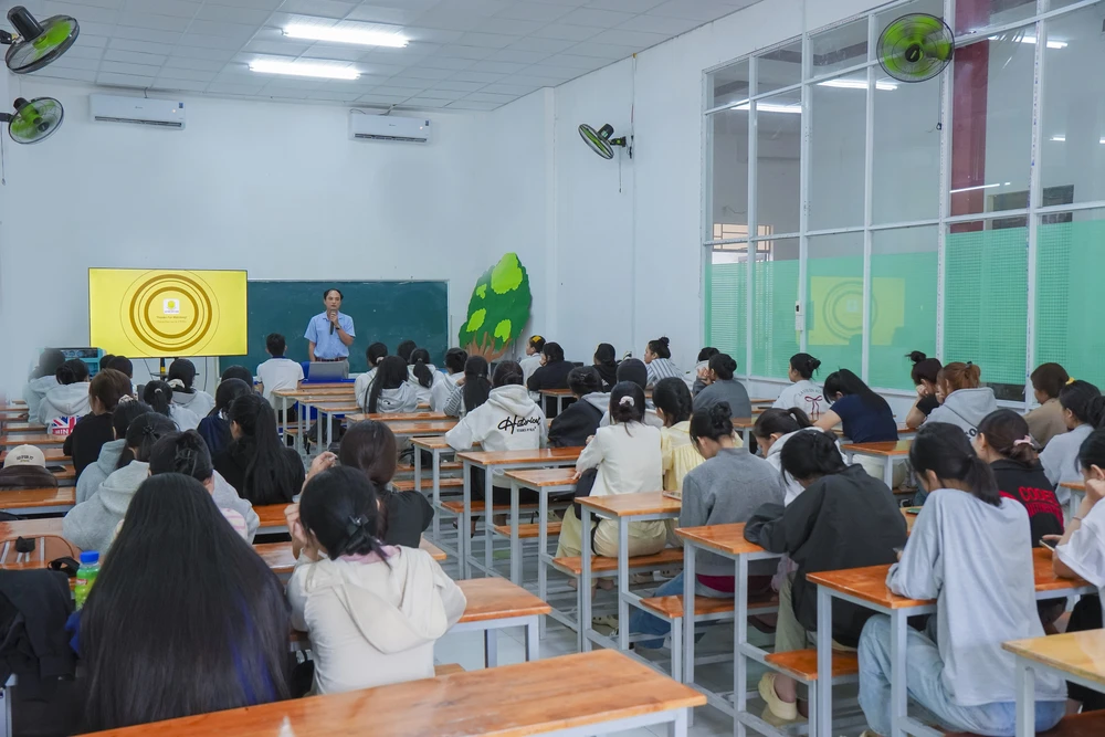 Tân Sinh Viên K26 Trường Cao Đẳng Miền Trung Tìm Hiểu Quy Chế Đào Tạo