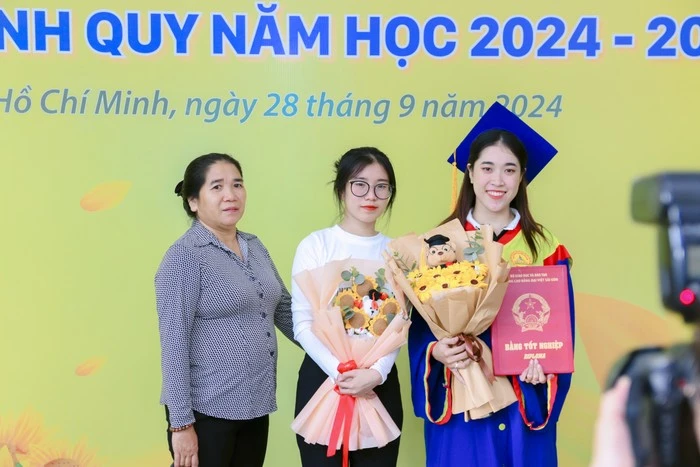 Trường Cao Đẳng Đại Việt Sài Gòn Khai Giảng Năm Học Mới Và Trao Bằng Tốt Nghiệp