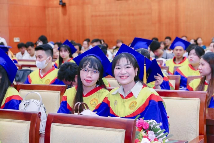 Trường Cao Đẳng Đại Việt Sài Gòn Khai Giảng Năm Học Mới Và Trao Bằng Tốt Nghiệp