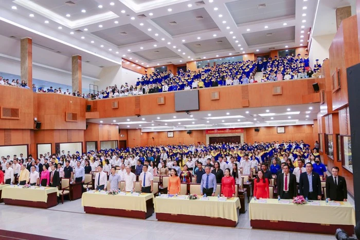 Trường Cao Đẳng Đại Việt Sài Gòn Khai Giảng Năm Học Mới Và Trao Bằng Tốt Nghiệp