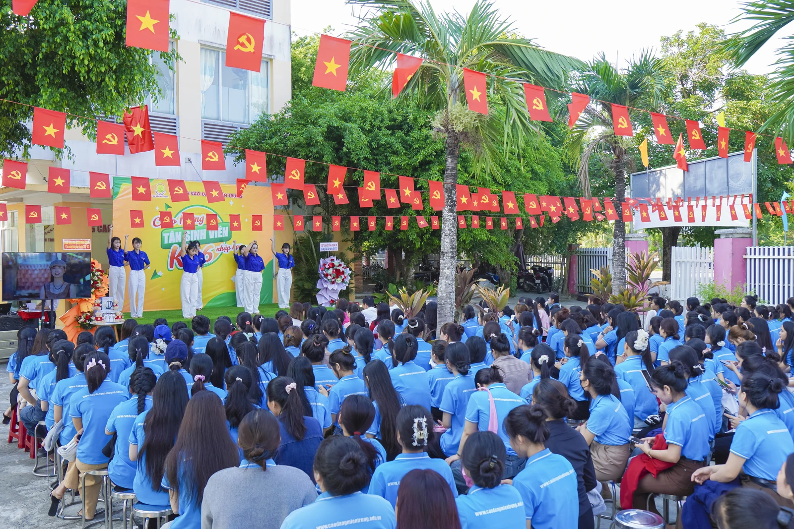 TRƯỜNG CAO ĐẲNG MIỀN TRUNG TỔ CHỨC LỄ KHAI GIẢNG NĂM HỌC 2026–2027 VÀ CHÀO ĐÓN TÂN SINH VIÊN K26