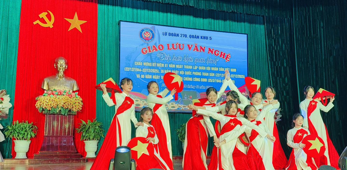 ĐOÀN TRƯỜNG CAO ĐẲNG MIỀN TRUNG THAM GIA CHƯƠNG TRÌNH GIAO LƯU VĂN NGHỆ “TIẾP BƯỚC KHÚC QUÂN HÀNH – BẢN HÙNG CA TIẾP NỐI TRUYỀN THỐNG VẺ VANG”